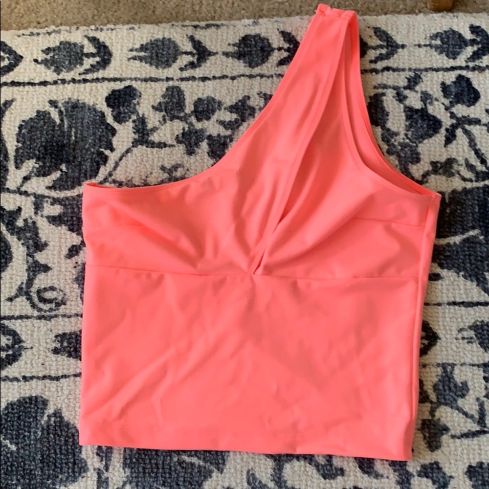 One shoulder crop